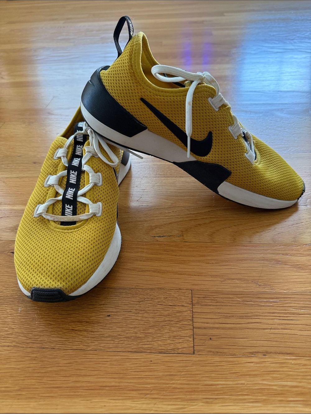 Nike women’s size 8.5 Yellow and Black Lightweight Mesh Trainers